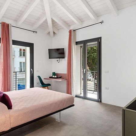 Double D House Bed and Breakfast Όλμπια Εξωτερικό φωτογραφία